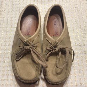 Size 6 Gently Worn Clark’s Original Wallabe